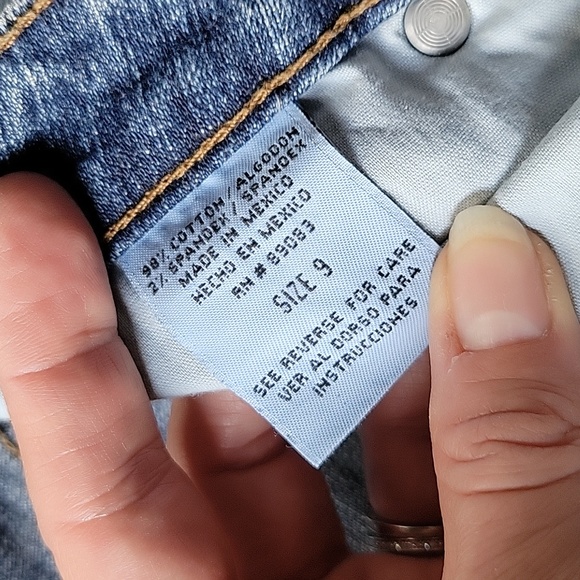 l.e.i. juniors jeans 9. Wide boot/flare bottom - Picture 3 of 7